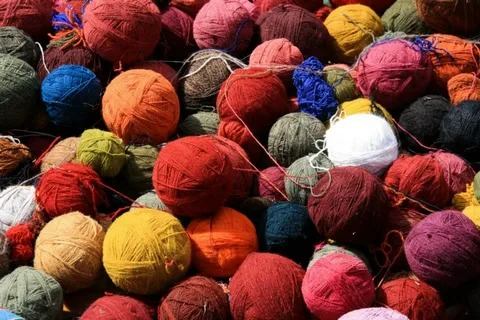 تصویر 2 از نخ اکریلیک ایرانی با کیفیت بالا و دوام مناسب